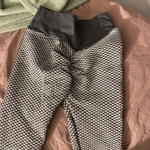 Butt scrunching leggings